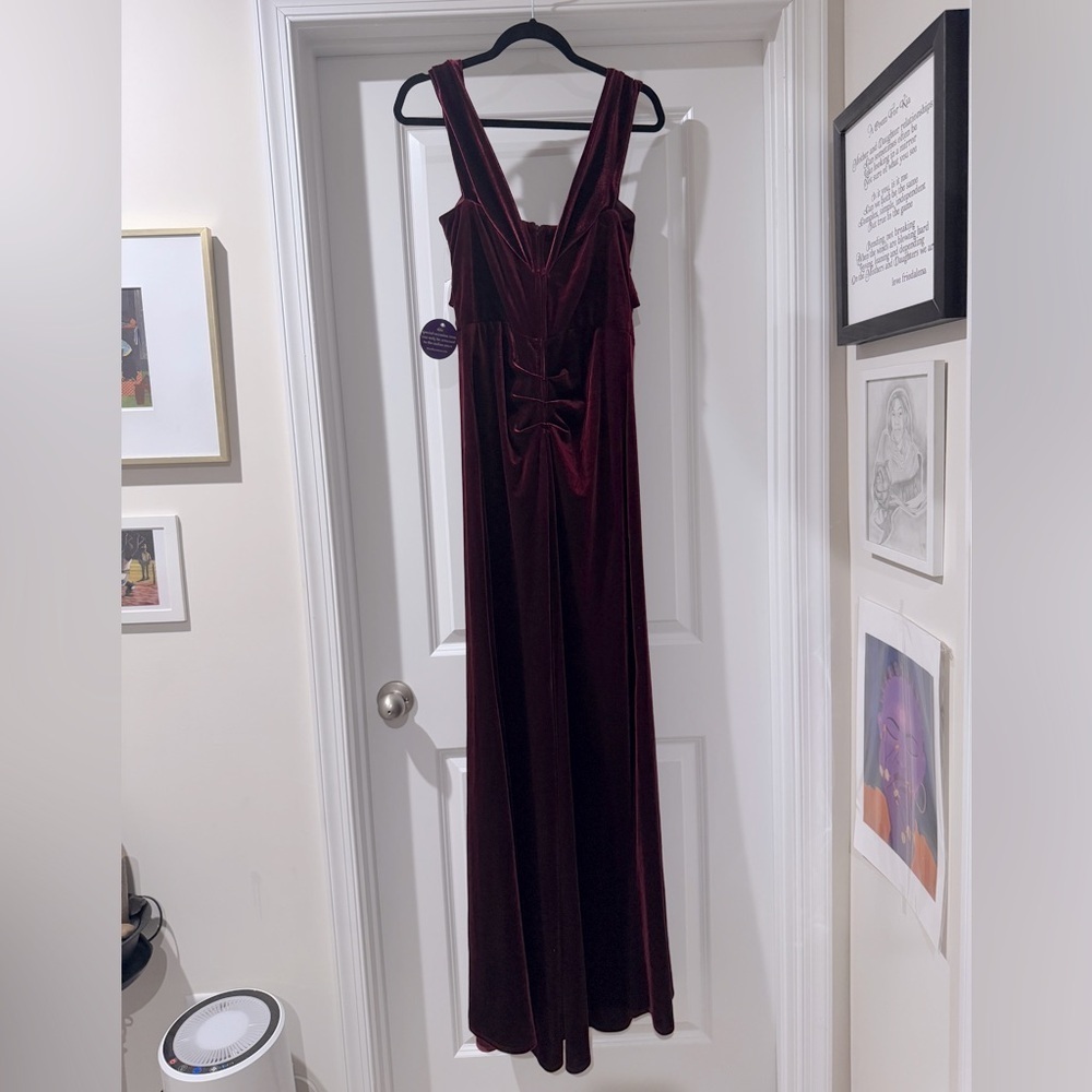 🆕Windsor Burgundy / Bordeaux Velvet Bridesmaid + Formal Gala + Prom Gown Dress - Picture 3 of 8